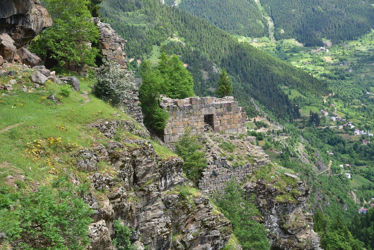 Окрестности монастыря Парехи, image of landscape/habitat.