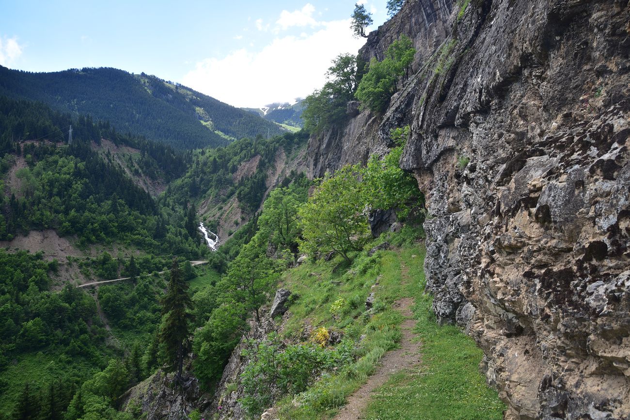 Окрестности монастыря Парехи, image of landscape/habitat.