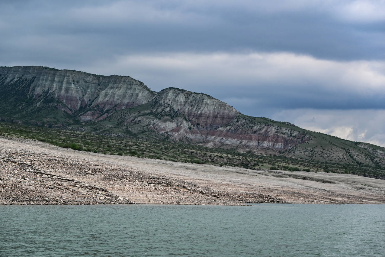 Долина Чиркейского водохранилища, изображение ландшафта.