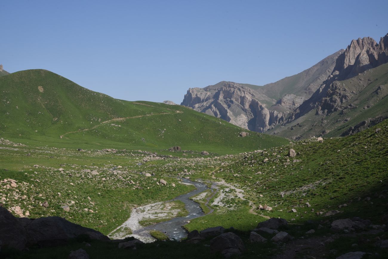 1 км от базового лагеря, изображение ландшафта.