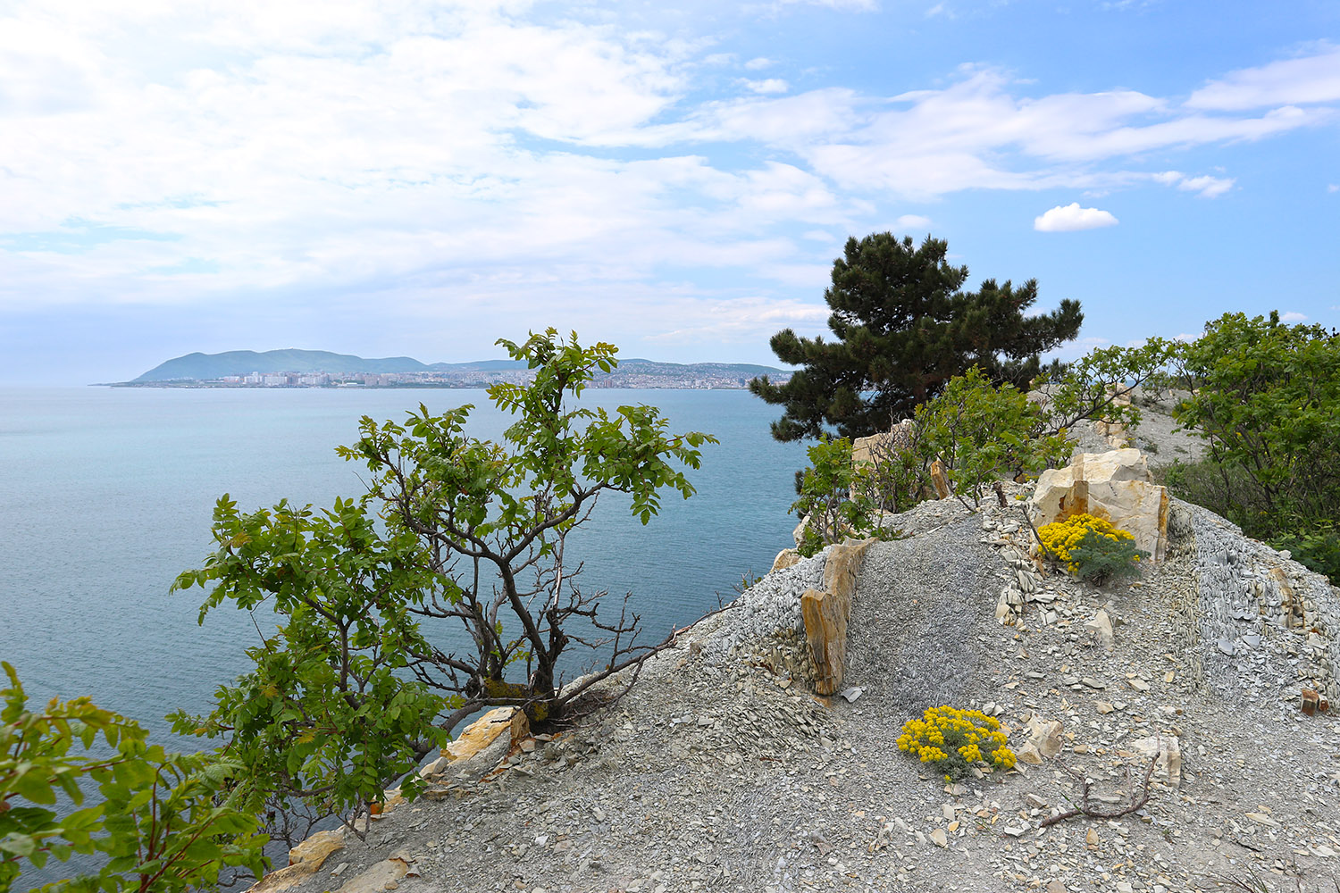 Берег моря у мыса Пенай, image of landscape/habitat.