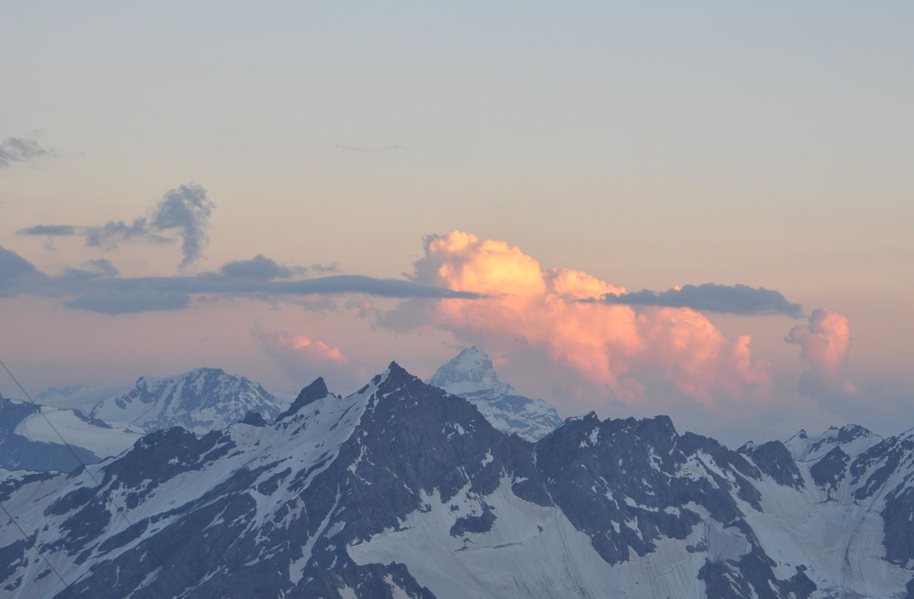 Вершина горы Чегет, изображение ландшафта.