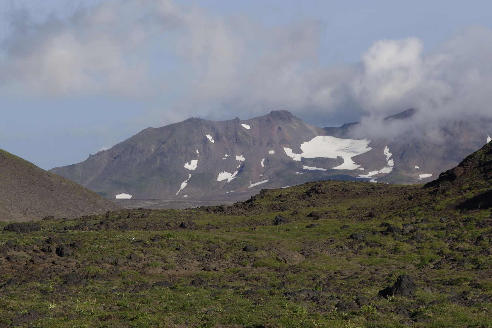 Стоянка у вулкана Горелый, image of landscape/habitat.