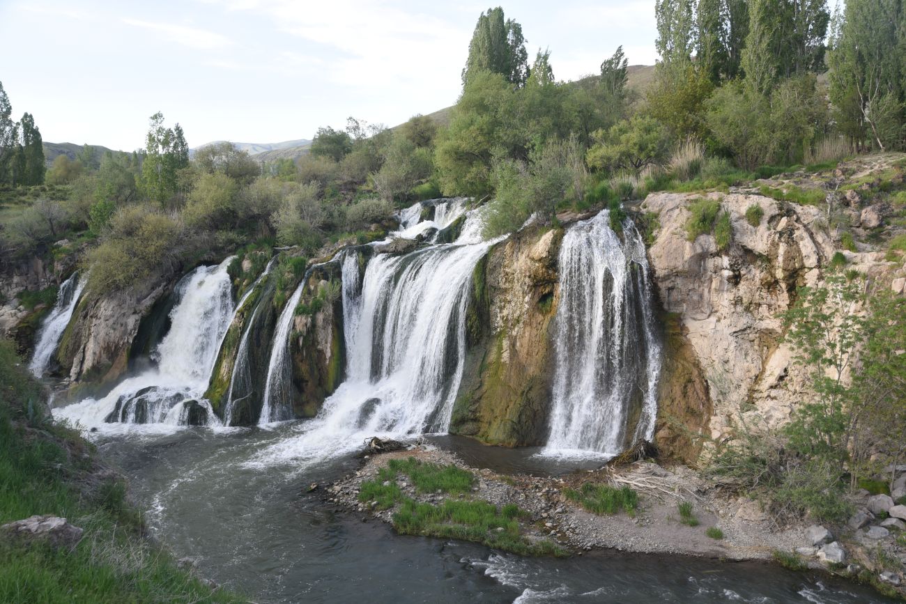 Водопад Мурадие, изображение ландшафта.