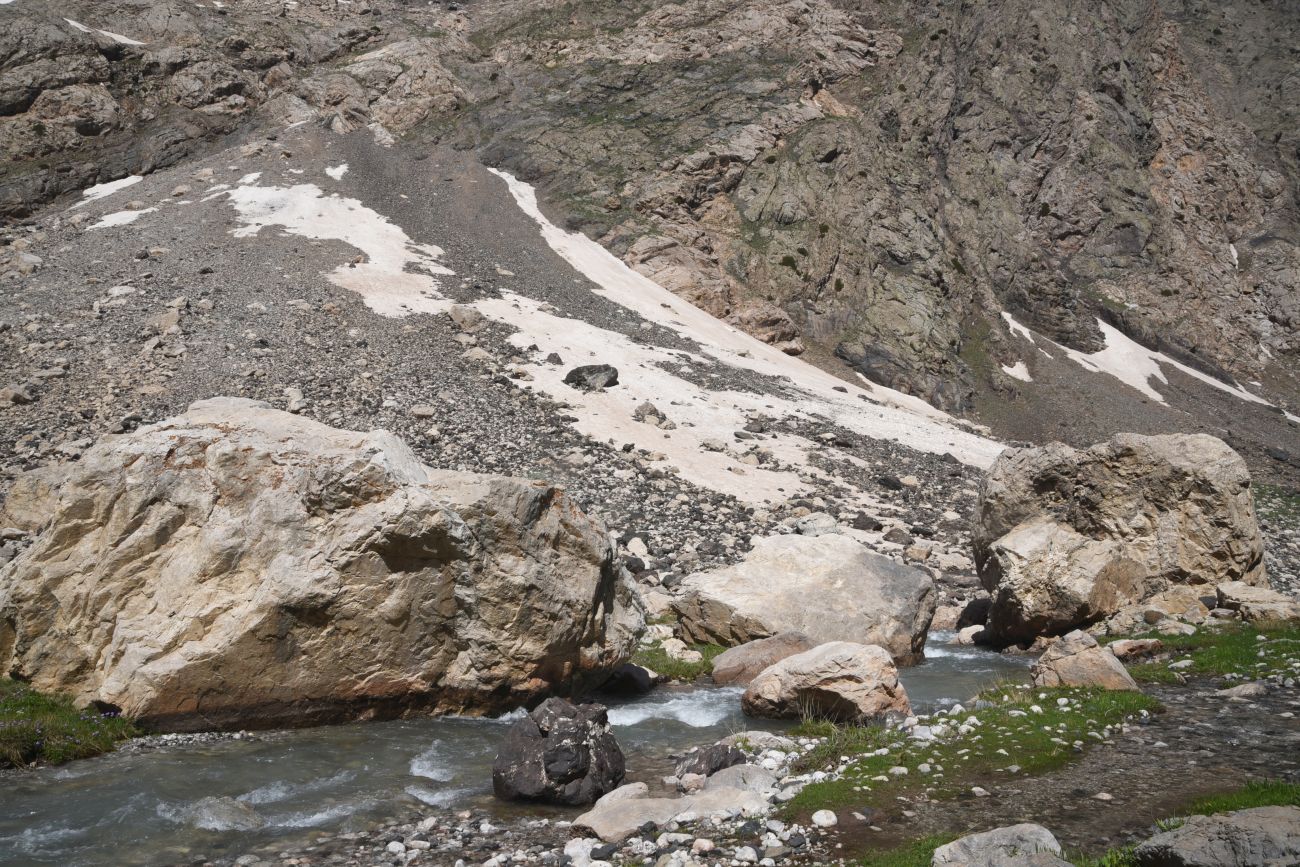 2 км от базового лагеря, image of landscape/habitat.