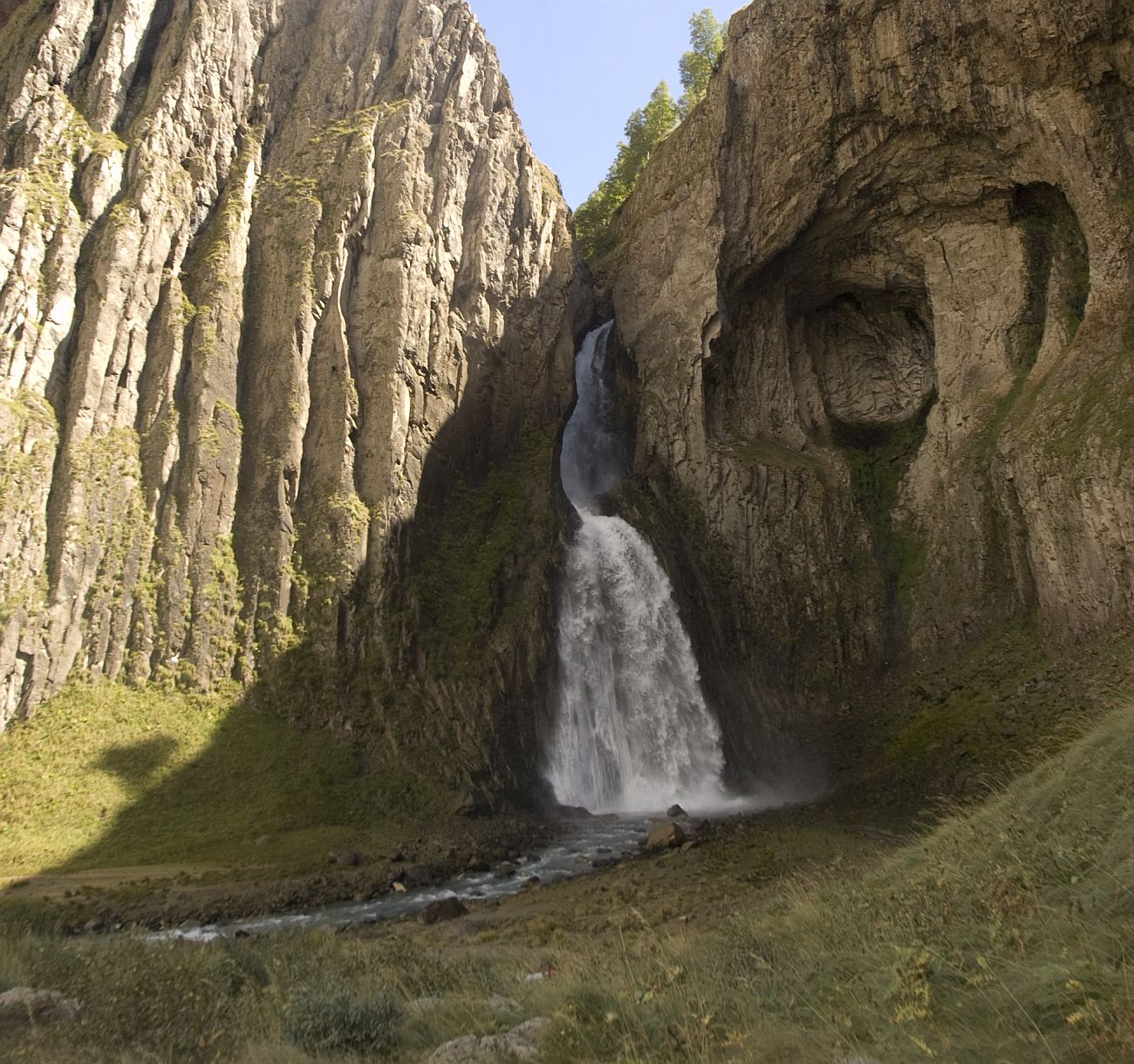 Водопад Тузлук-Шапа, изображение ландшафта.