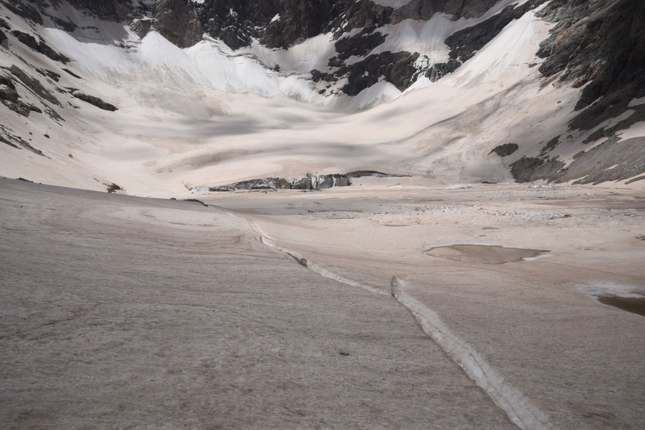 Ледниковое озеро, изображение ландшафта.