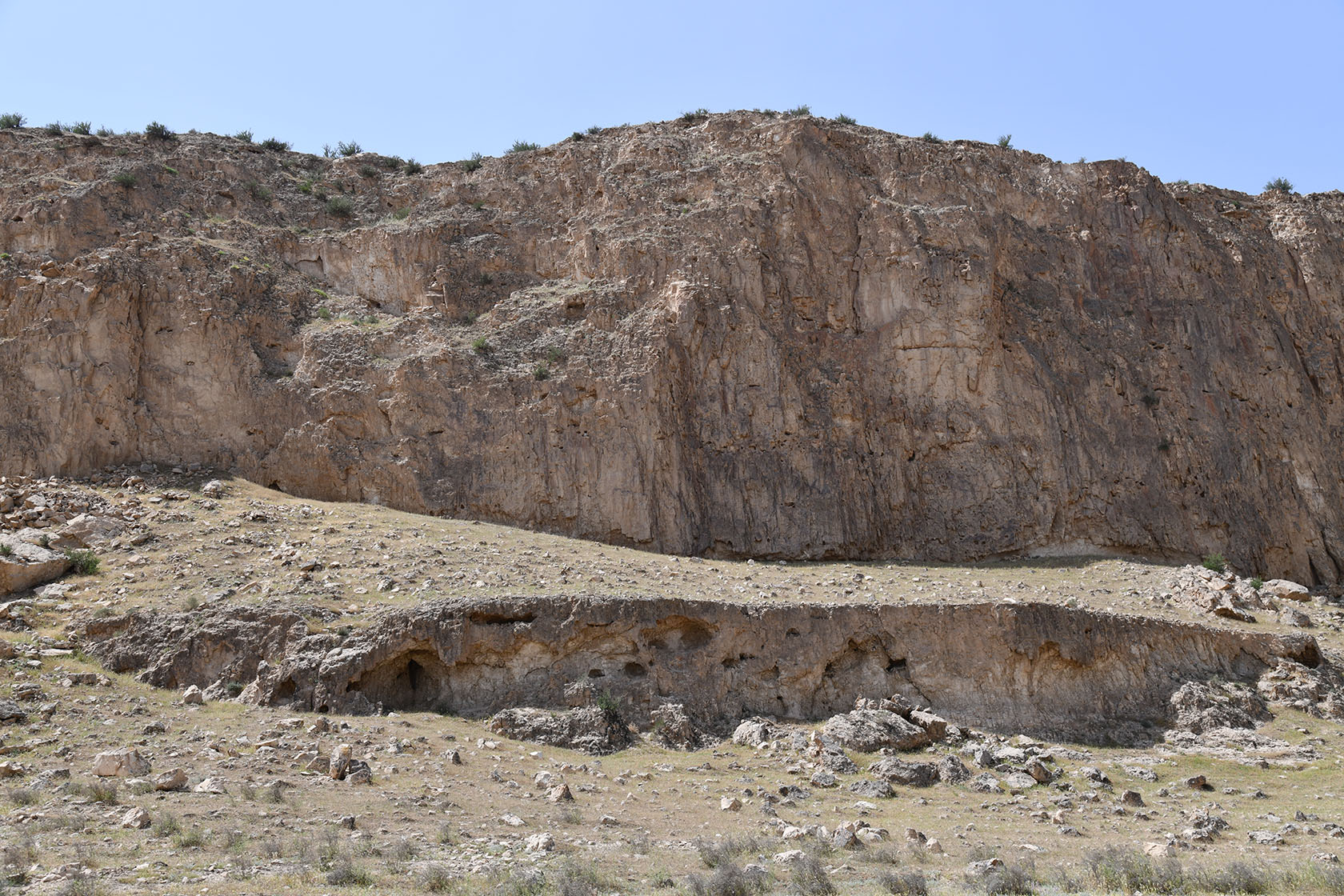Тахти-Сангин, image of landscape/habitat.