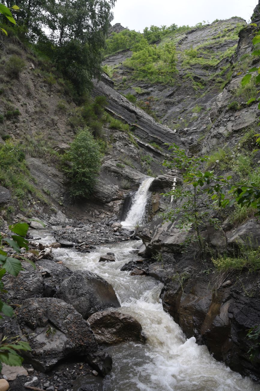 Окрестности водопада Цеси, изображение ландшафта.